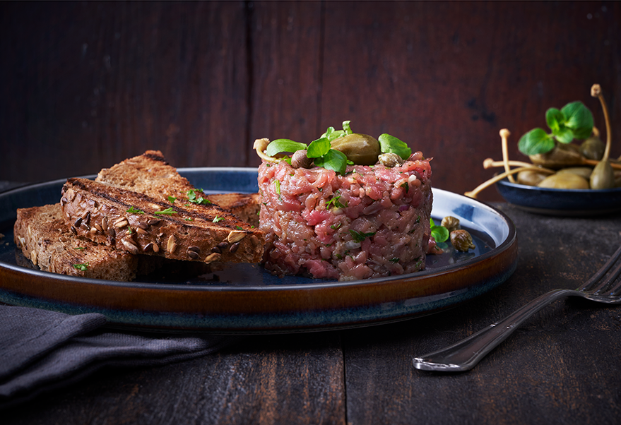 Waldkorn® Deluxe met steak tartaar met kappertjes