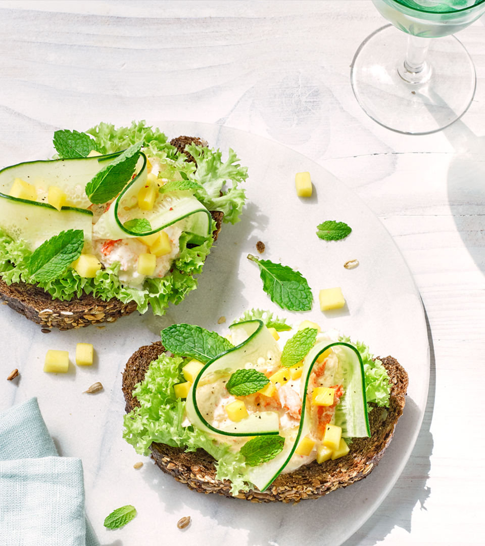 Waldkorn® met krabsalade, mango en munt